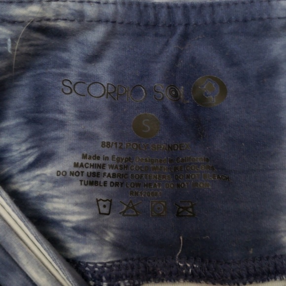 Blue and White Tie Die Yoga Leggings - Picture 5 of 6